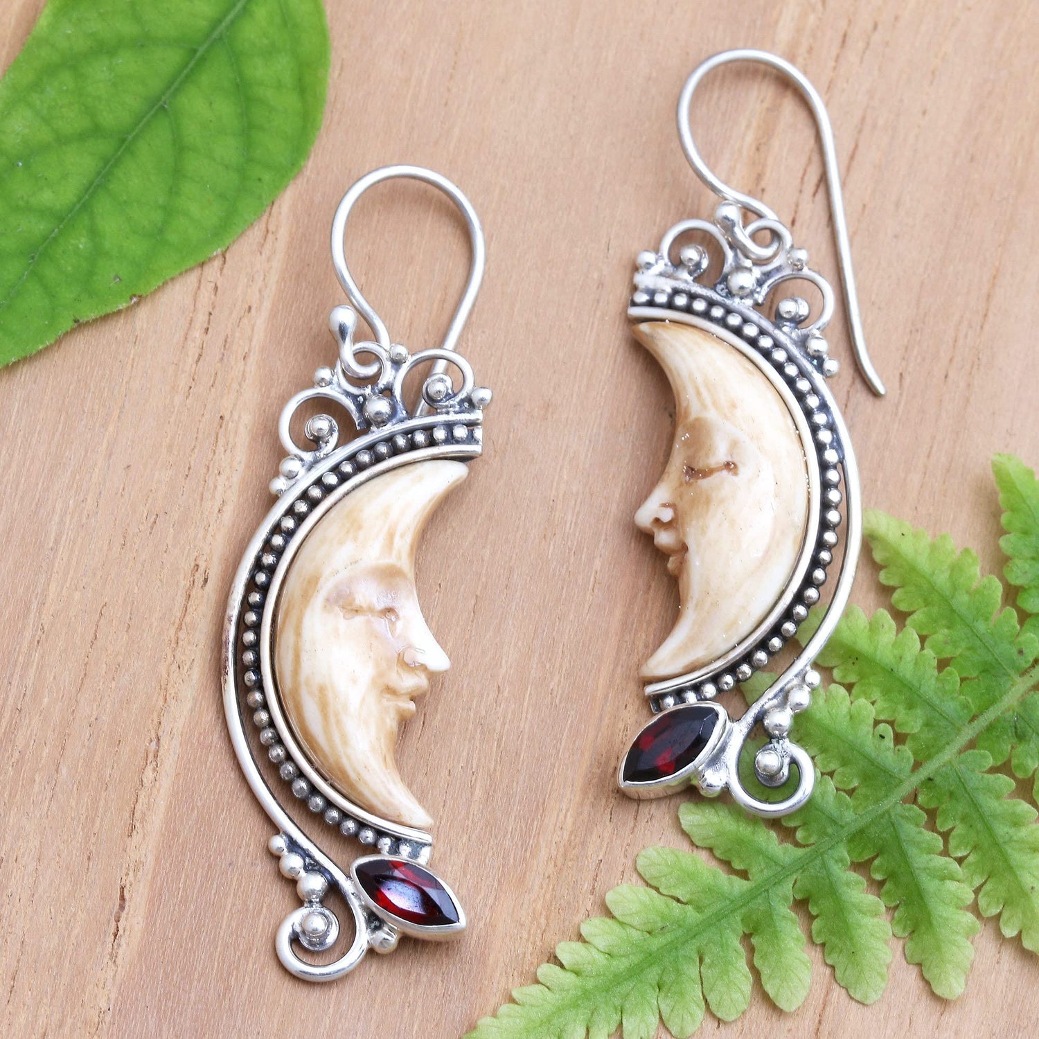 Accessories & Jewelry