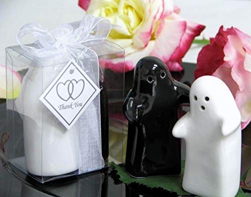 Hugging Salt and Pepper Shakers Set